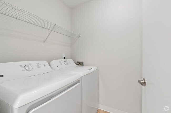 A2 1BR, 1BA - 672SF - Laundry