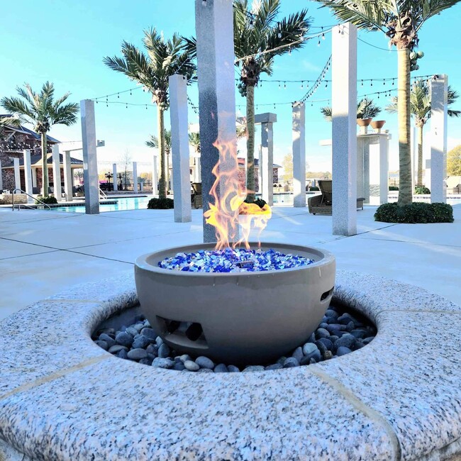 Gas Fire Pits - Fountaine Bleau Central Landing Apartments