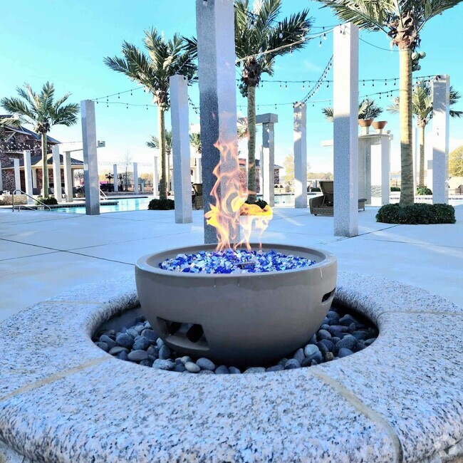 Gas Fire Pits - Fountaine Bleau Central Landing Rental