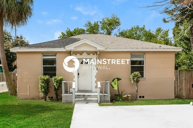 Building Photo - 4 Bedroom Pet-Friendly Home in Tampa, FL with Main Street Renewal