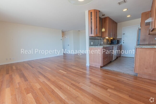 Building Photo - Beautiful One Bedroom Apartment in Los Ang...