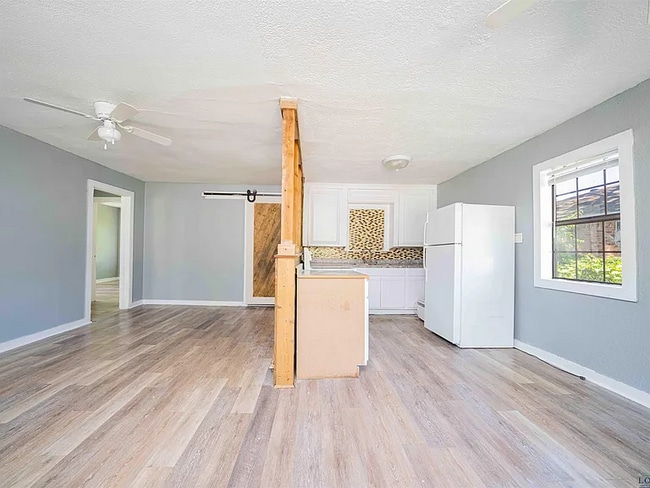 Photo - 115 Yates St