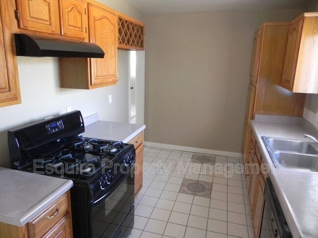 Photo - 1832 S E St