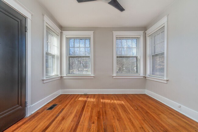 Photo - 1340 McCausland Ave Unit 2S