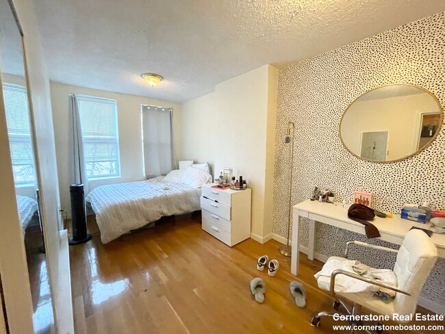 Photo - 582 Columbus Ave