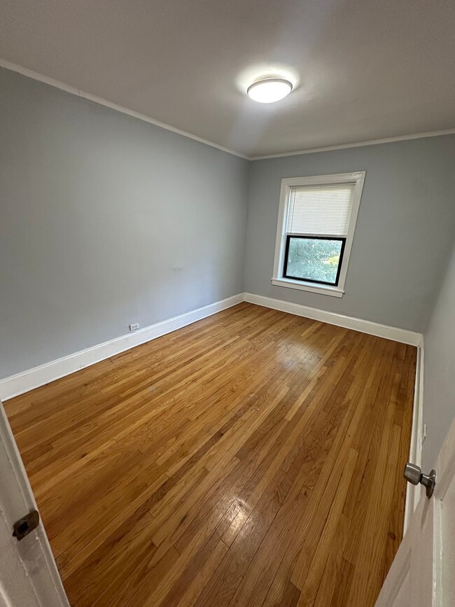 Building Photo - 7331 N Honore St Unit 2A