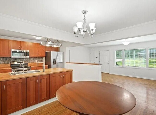 Photo - 2371 Ben Hill Rd