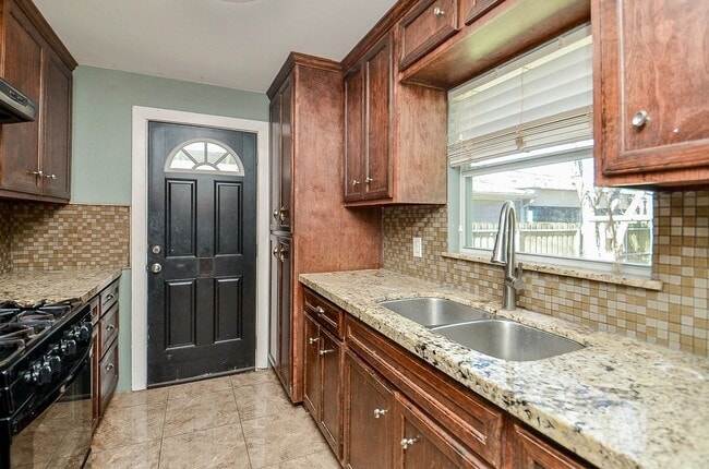 Photo - 7707 Scanlock St