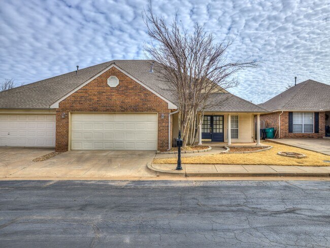 Gated 3 bed 2 bath home in Crystal Gardens... - Gated 3 bed 2 bath home in Crystal Gardens...