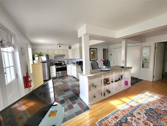 Photo - 12 Traver Rd