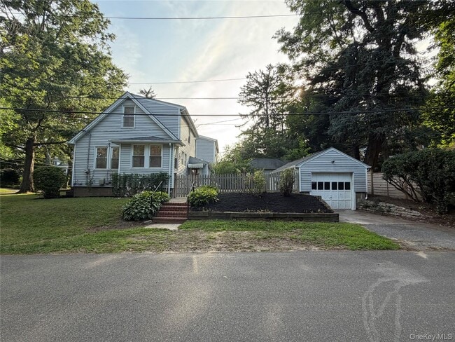 Photo - 24 8th Ave