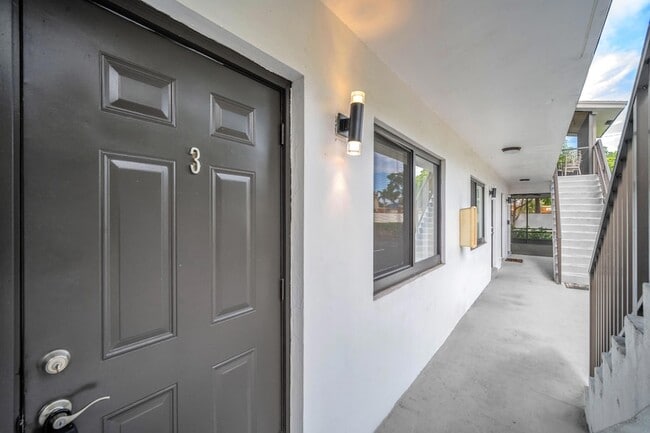 Photo - 559 NE 44th St