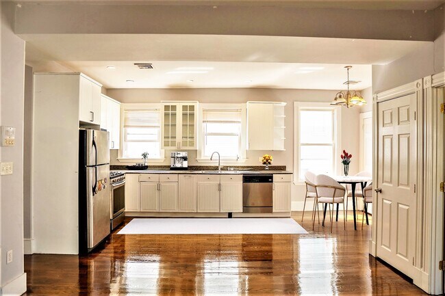 Building Photo - 17 Parker Hill Ave Unit 1