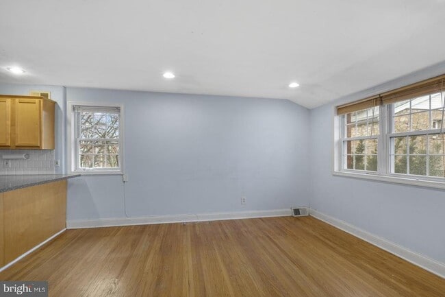 Building Photo - 5443 Houghton Pl Unit 2