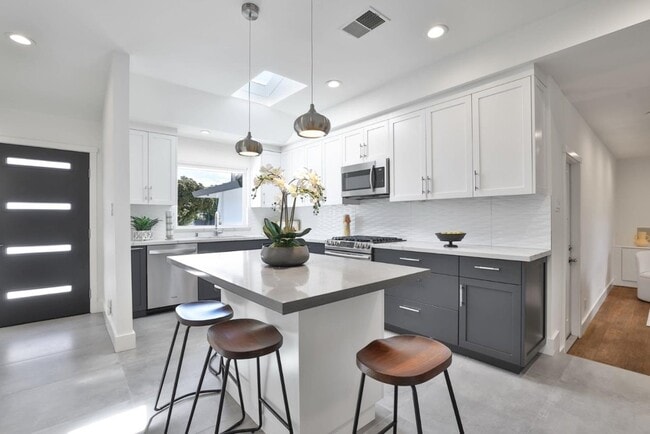 Photo - 5953 Shawcroft Dr