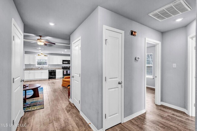 Photo - 18231 Mill Cove