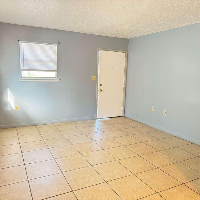 Photo - 824 Tanager Rd Unit B