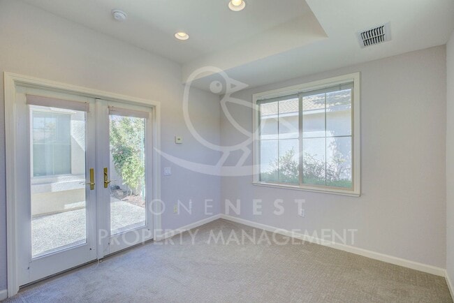 Photo - 400 Lilypond Ln