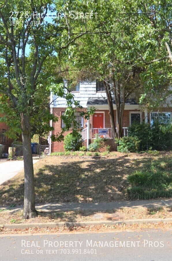 Photo - 2728 Hickory St