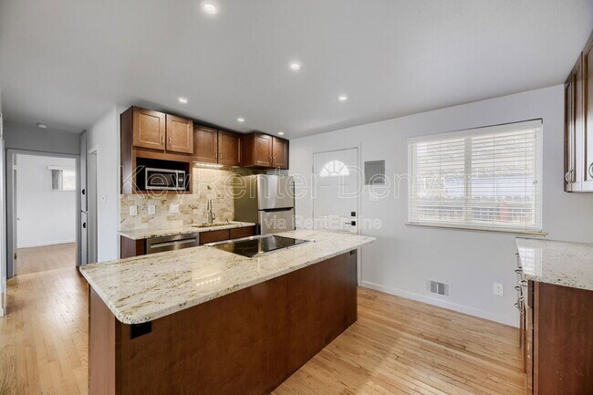 Photo - 221 S Holly St