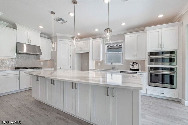 17471 Caravita Ln