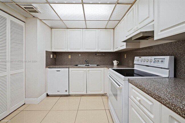 Photo - 3 br, 3 bath House - 1450 Brickell Bay Dr ...