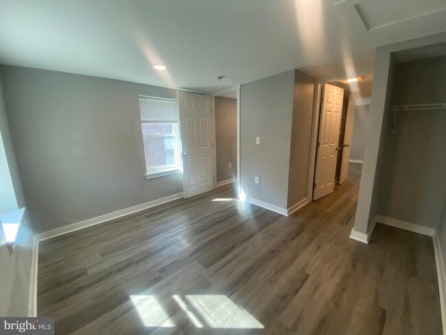 Photo - 218 W King St