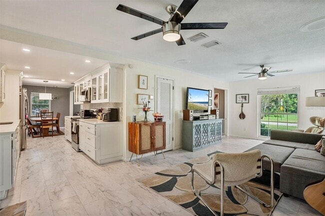 Photo - 2464 Lydia Way