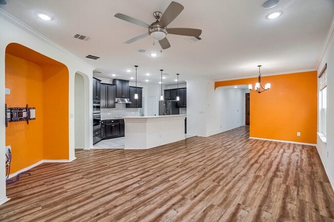 Photo - 516 Ayinger Ln