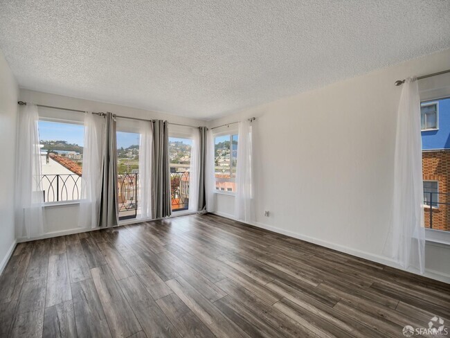 Building Photo - 4204 Mission St Rental