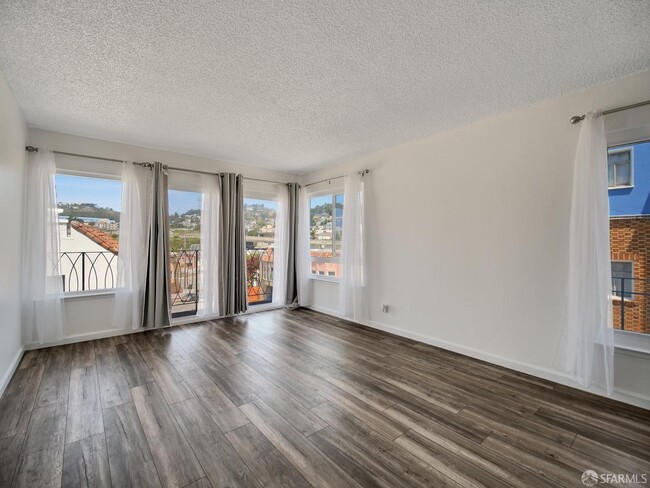 Building Photo - 4204 Mission St Rental