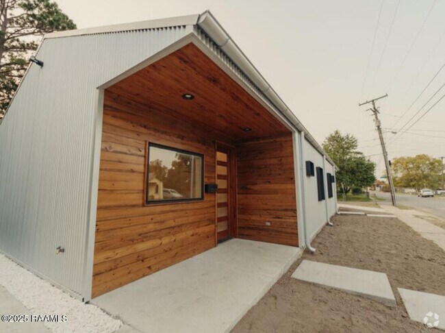 Building Photo - 700 S St Antoine St Rental