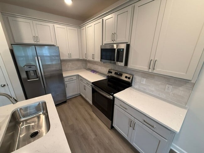 Photo - 3 Bedroom 2.5 Bathroom Townhouse in Windward Village - Summerville