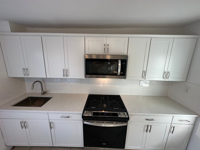 Building Photo - 71 Grove St Unit #2 Rental