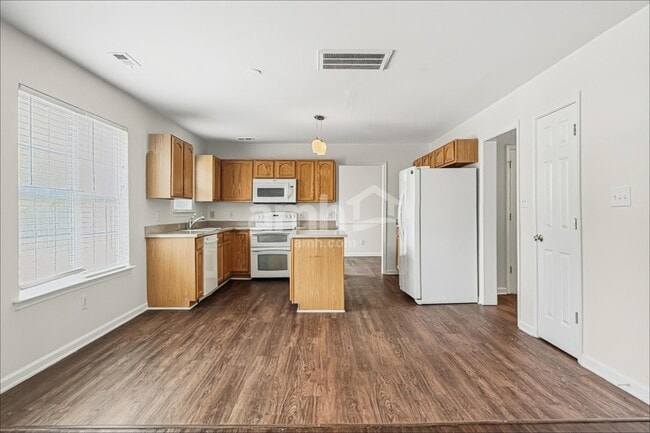 Photo - 141 Sawhorse Dr