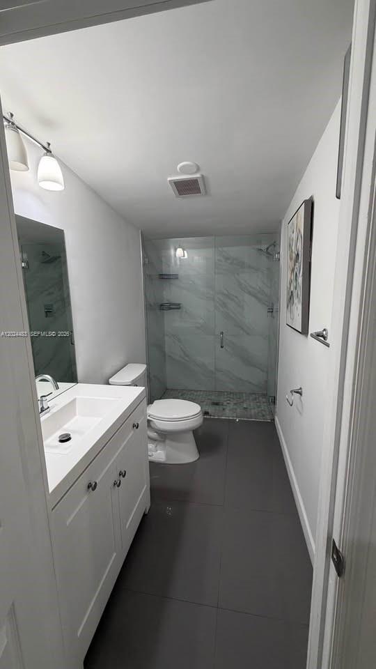 Building Photo - 1212 E River Dr Unit 2