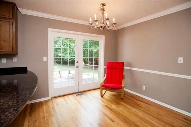 Photo - 727 Scott Cir