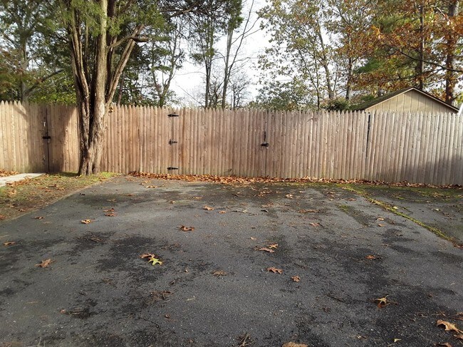 Photo - 717 Freehold Rd