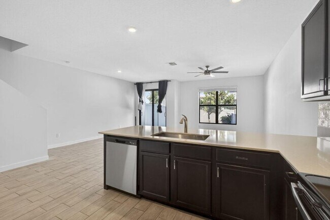4408 Hemlock Dr