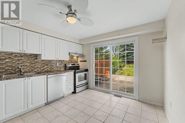 Photo - 334 Dunsmore Ln