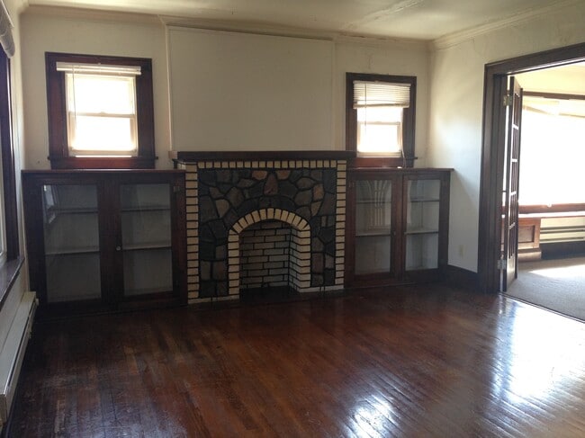 Building Photo - 864 Chalker St Unit 3