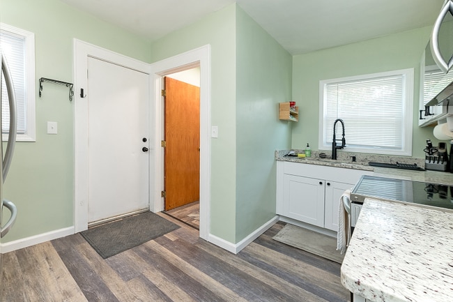 Photo - 321 W Lapeer St