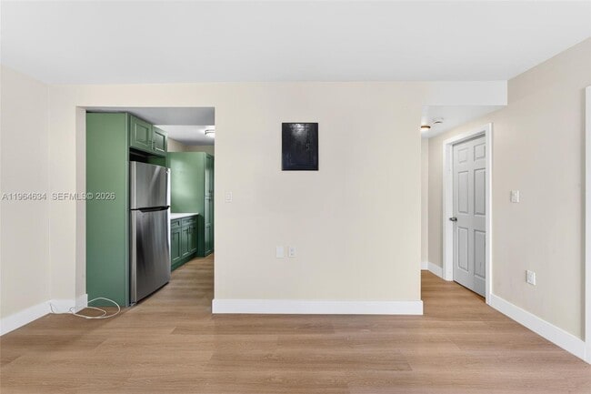 Photo - 555 NW 94th St Unidad Front