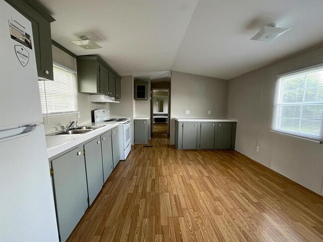 Building Photo - 4512 Rainbow Ln