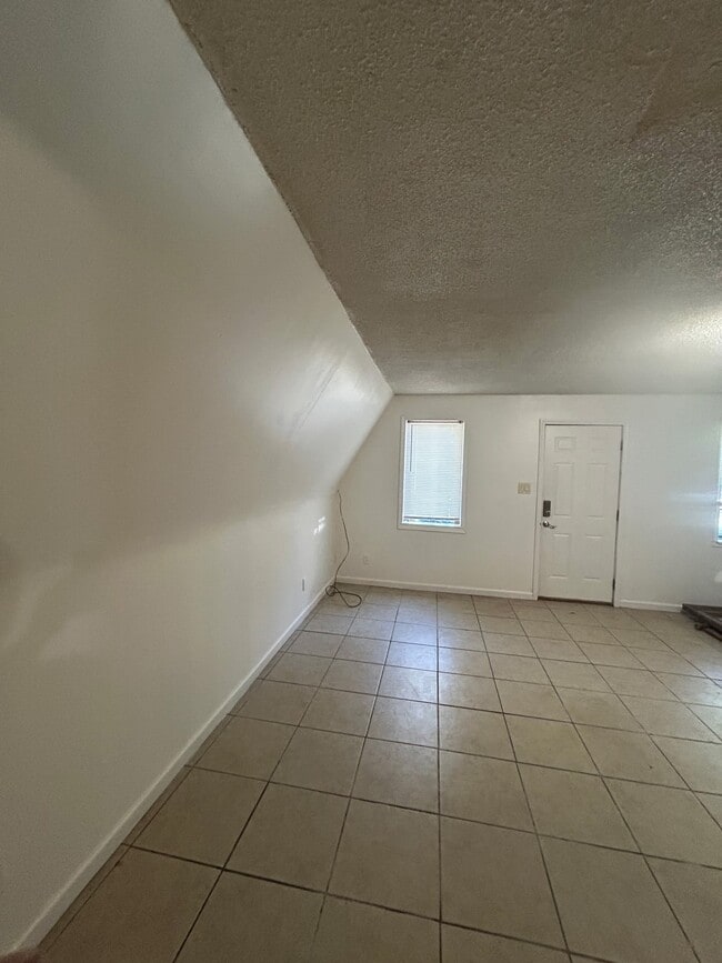 Photo - 107 Herron Dr