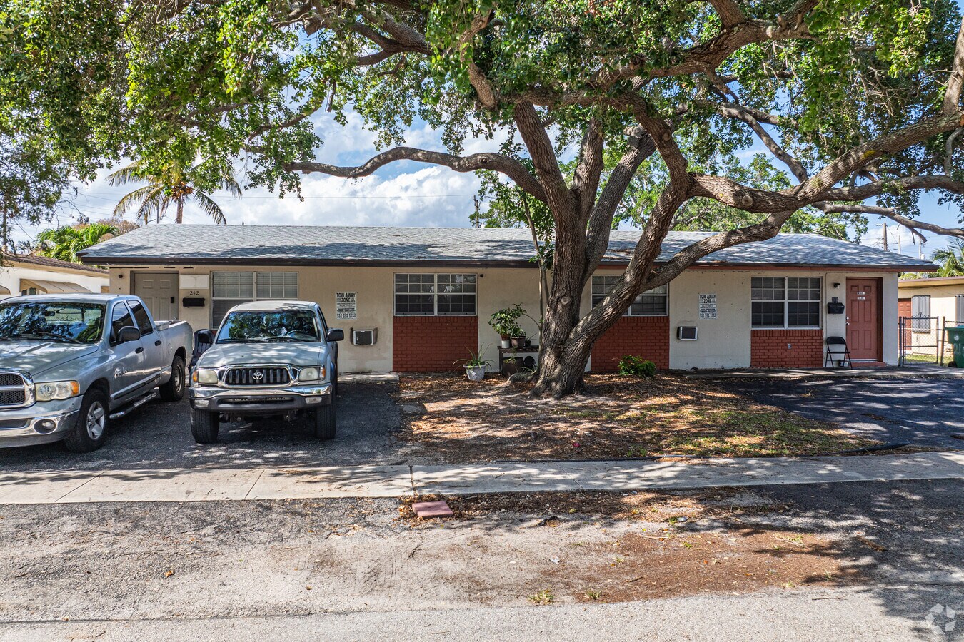 Entrance - 210-212 SW 3rd St