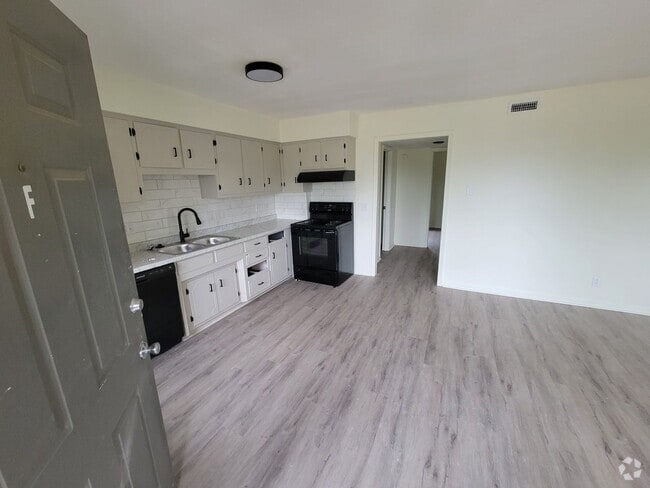 Building Photo - 417 McGoodwin St Rental