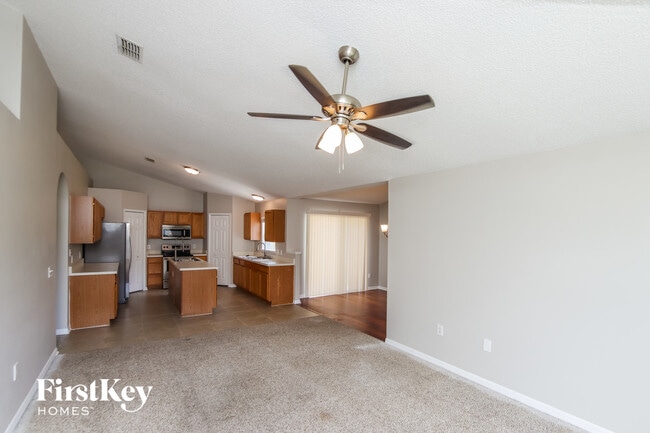 Photo - 1686 Whiting St SE