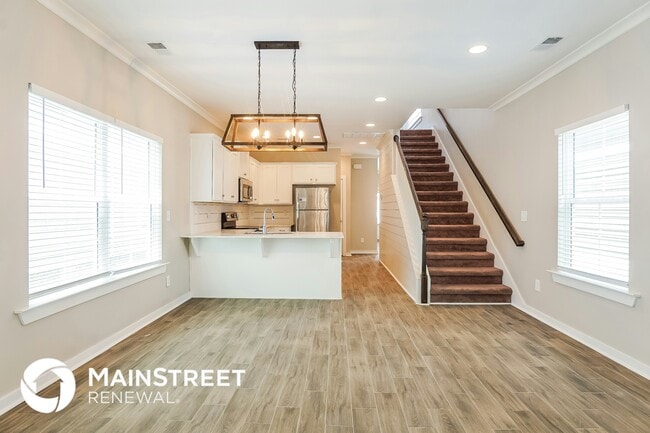 Photo - 207 Creek Run Way