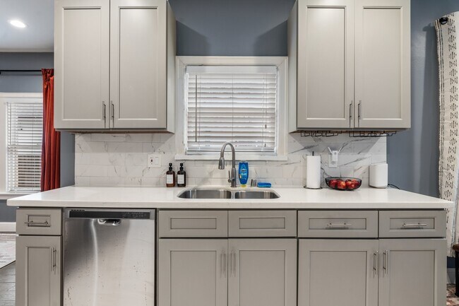 Photo - 2819 Wheeler Ave